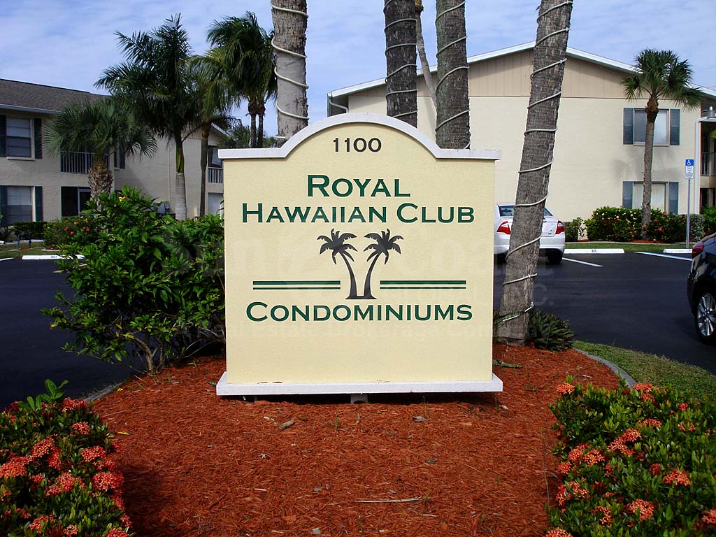 Royal Hawaiian Club Signage
